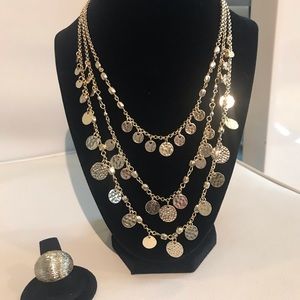 Fashion jewelry set: necklace and a ring, gold